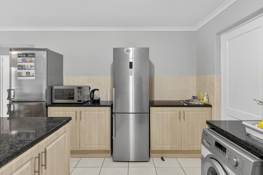 To Let 2 Bedroom Property for Rent in Heritage Park Western Cape